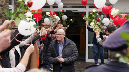 Bürgermeister Mario Loskill vor dem Rathaus