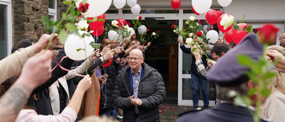 Bürgermeister Mario Loskill vor dem Rathaus