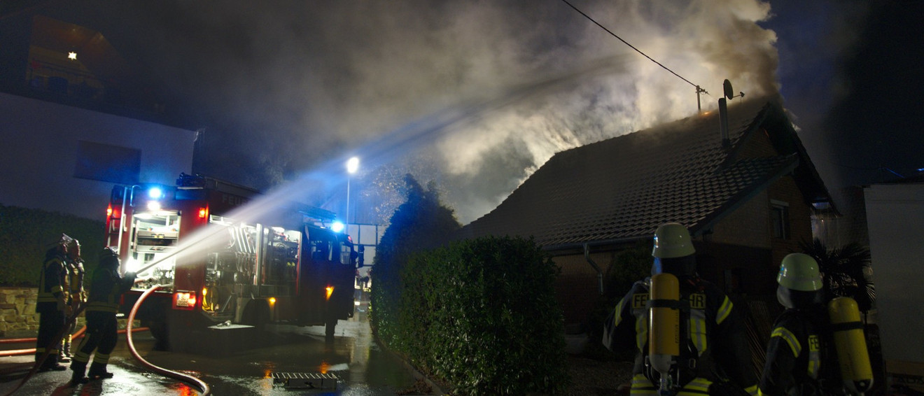 Feuer griff auf Dachstuhl über