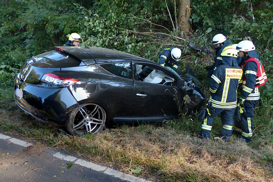 Unfall in Hasenbach mit Feuerwehr