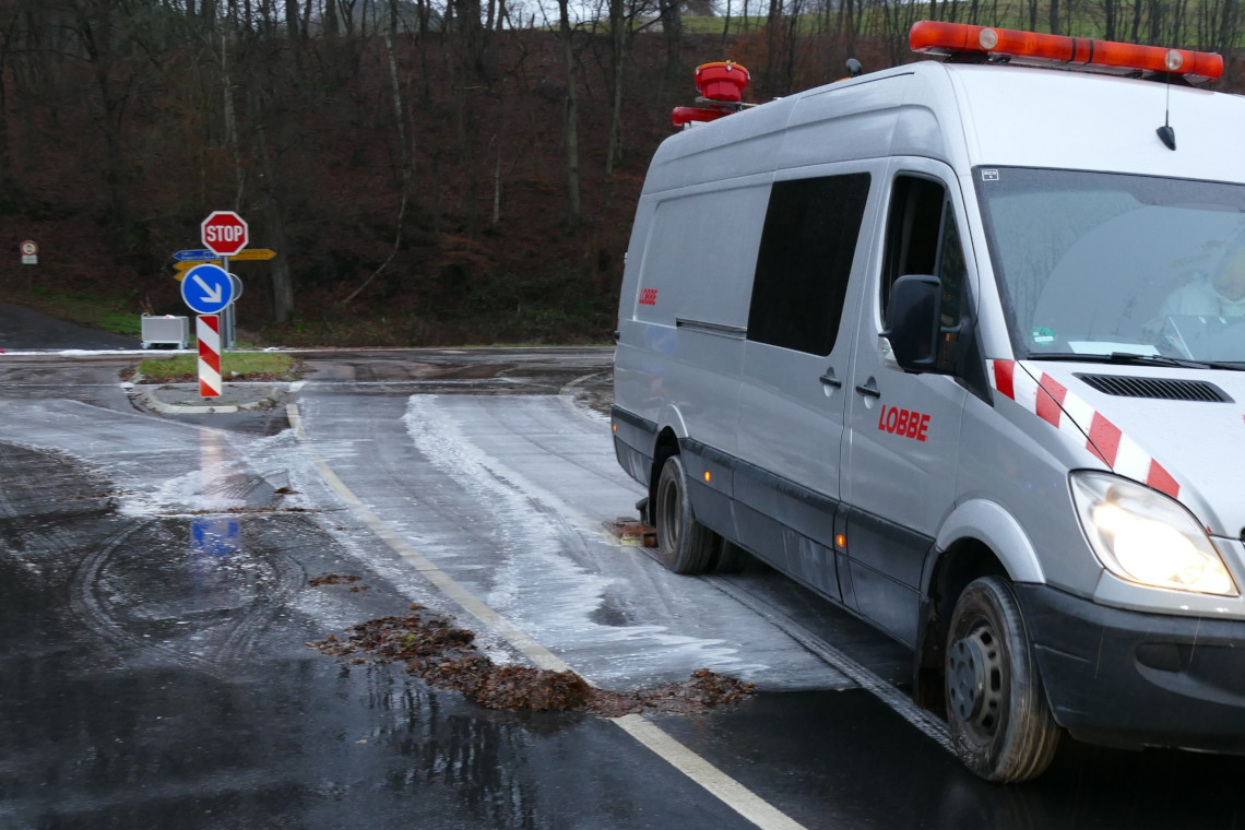 Spezialfahrzeug zur Ölentfernung