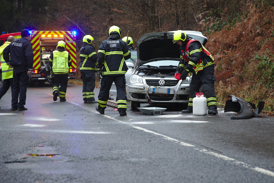 Feuerwehr mit Ölbindemittel