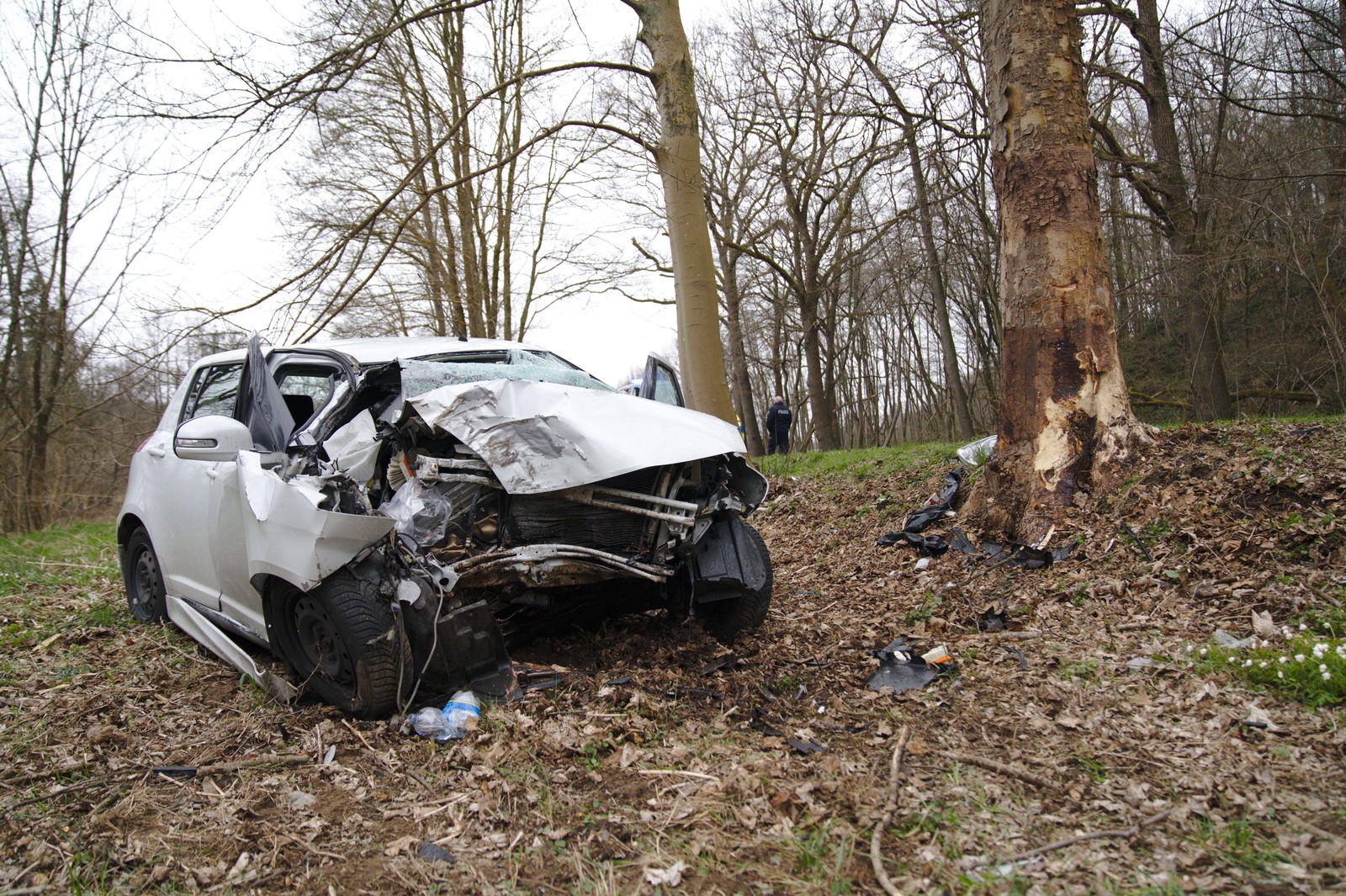 Fahrzeugfront total zerstört